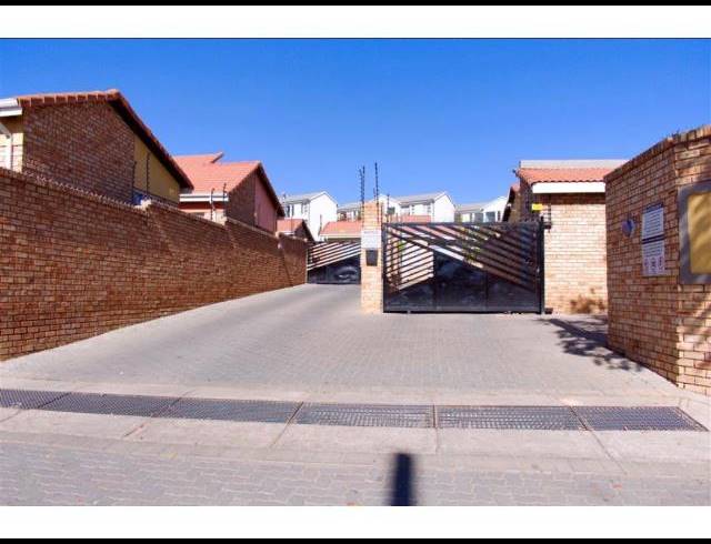 3 BEDROOM PROPERTY TO RENT IN COSMO CITY